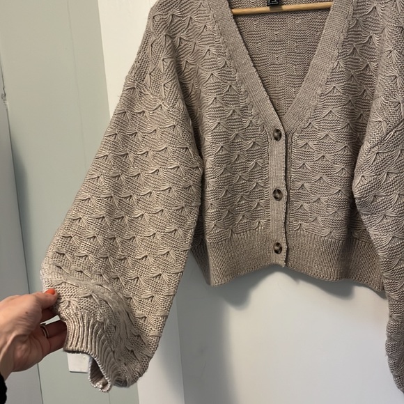Cropped Balloon Sleeved Gray Cardigan- Medium - Picture 4 of 4